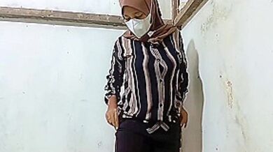 Guru Hijab Masturbation