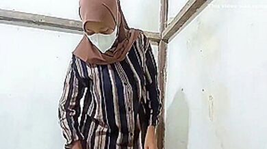 Guru Hijab Masturbation