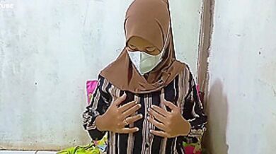 Guru Hijab Masturbation