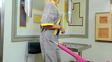 Bella Atrix In Tgirl Cums After Taking A Machine Mounted Dildo 12 Min