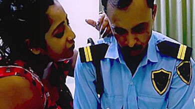 Hotel Ke Security Guard Ne Madam Ko Pela