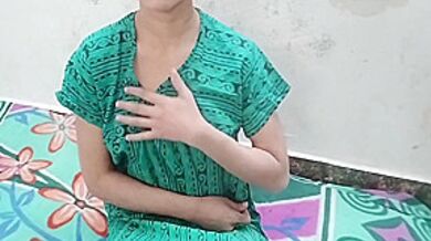 Step Ko Night Me Jabar Dasti Doodh Daba Kar Pela