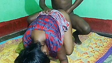 Desi Aunty Ji Ko Raat Me Bohat Maje Se Pela Aram Se