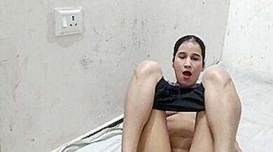 Cute Stepdaughter Ko Room Band Karke Jabar Dasti Pela