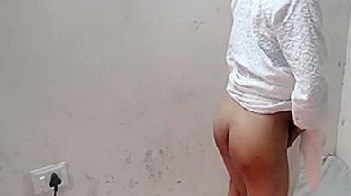 Bhabhi Ko Paise Dekar Jabar Dasti Pel Diya