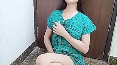 Chachi Ka Big Boobs Daba Daba Kar Pela