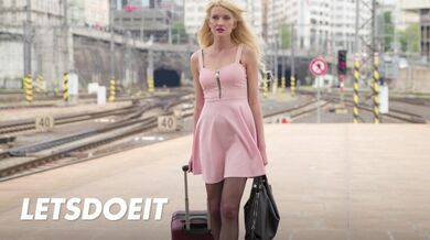 Bionda Bree Haze scopata duramente mentre all'estero - LETSDOEIT