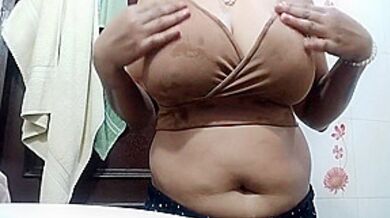 Mona Milf - Milf Mona Aunty Did Masterbation In Bathroom