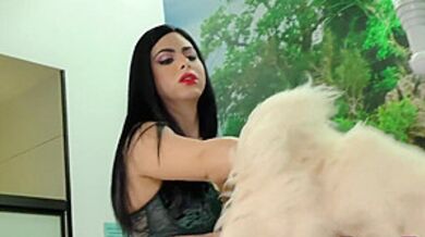 Barbara Perez In Dark Haired Tranny Enjoys Piston Machine