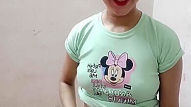 Li Ya - Ko Uniform Badalte Bathroom Me Dekh