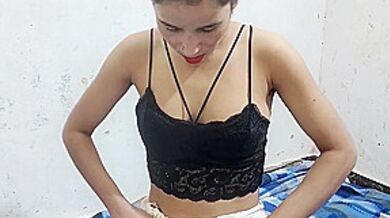 Li Ya - Cute Stepsister Ko Room Me Kapde Badlte Dekh