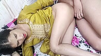 Desi Bhabhi Phone Me Porn Dekh Kar Chodbai