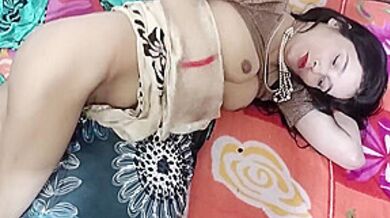 Naukar Ne Kichen Me Jabar Dasti Malkin Ka Bur Choda