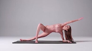 Skinny Fitness Girl Leona Naked Solo