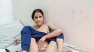 Little Stepsister Soyi Hui Thi Tabhi Jakar Mai Chod Diya