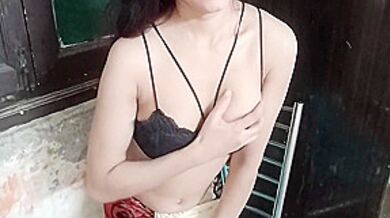 Jawan Chachi Ko Paise Dekar Jabar Dasti Pel Diya