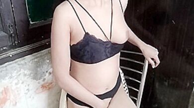 Jawan Chachi Ko Paise Dekar Jabar Dasti Pel Diya