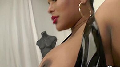 Beatrice Andrade In Shemale Submits Her Slave With The Cock