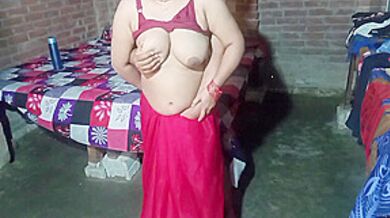 Laal Sari Me Looks Very Hot And Sexy