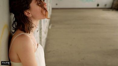 Ricevo un'enorme sborrata in faccia da uno sconosciuto durante il mio matrimonio - Little Arden