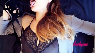 Sborra sui miei piedi e sui miei talloni! Ti dico come masturbarti: JOI Italiano Amatoriale