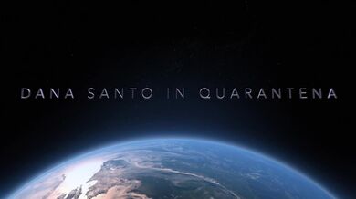 Dana per sconfiggere la noia della quarantena si masturba