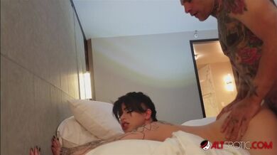 La bella modella alternativa Adriana Lynn si fa scopare