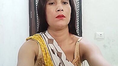 Li Ya In Chachi Ko Pakde Change Karte Dekh