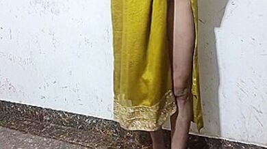 Gaao Ki Larki Chod Kar Bur Faad Diya