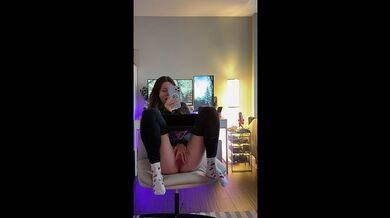 Girl Next Door Masturbates For You