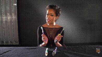 La sfida del piacere dello spazzolino vibrante di Pornhub