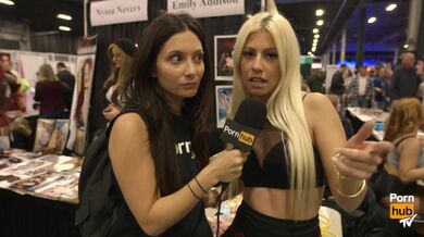 Allie Haze e Jessie Volt all'eXXXotica 2015 con Pornhub Aria