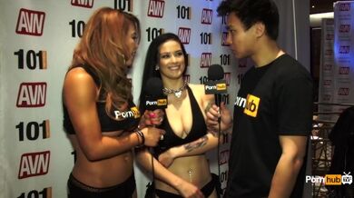 Intervista di Katrina Jade di PornhubTV agli AVN Awards 2015