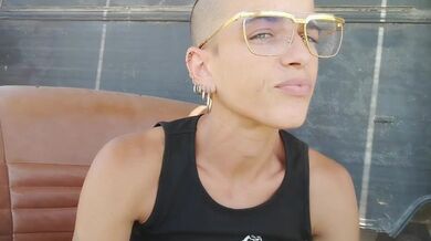 CENSURATO anche sta volta perché pisciare in bocca a qualcuno ok ma le mestruazioni troppo schifo.