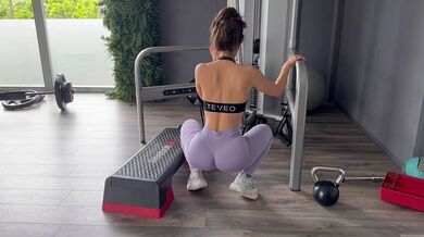 Scopata una mora dal culo grosso dopo la palestra!