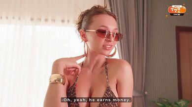 La mia matrigna sexy prendeva il sole nuda e mi ha mostrato cosa vuol dire scopare