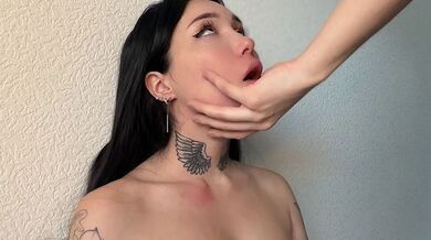 Le ho distrutto la gola. DashaSparks mi prende il cazzo in profondità