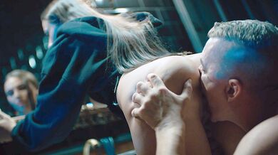 Ladro femminile Freeuse da parte del proprietario di casa - Time Stop Freeze Fetish con Hot Brunette Milan Cheek