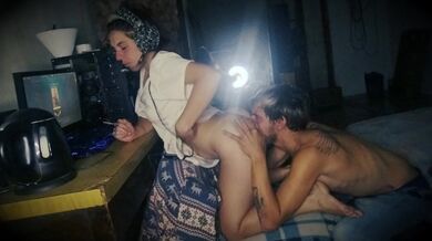 Latina viene scopata mentre gioca a Valorant