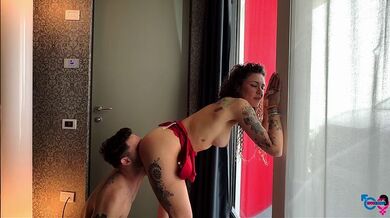 sorellastra esibizionista vuole il cazzo davanti alla finestra!