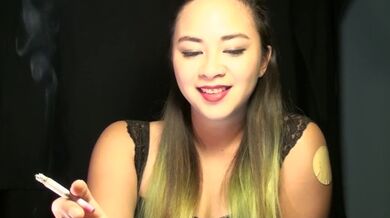 Fumare due sigarette mentre si indossa un cerotto alla nicotina da 21 mg