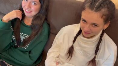 Hanno raccolto due bellezze con un amico e le hanno scopate forte. Versione 1