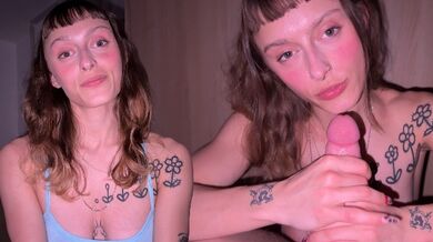 La migliore amica di mia sorella vuole condividere il mio letto... e finisce Naked!