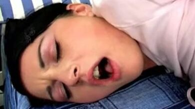 Busty ragazza si fa scopare anale e figa profonda da un tizio dopo essersi masturbata con un giocattolo