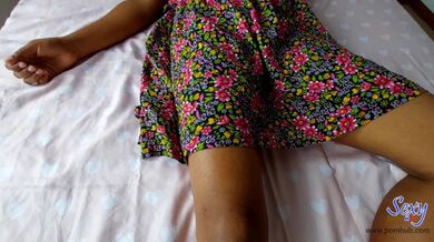 Sri Lankan - Bella ragazza nera del villaggio scopata dal suo fratellastro - Coppia asiatica calda