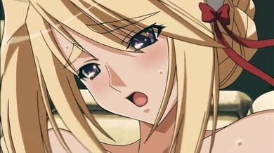 Blonde cameriera con grandi tette Nice ama scopare dentro la macchina