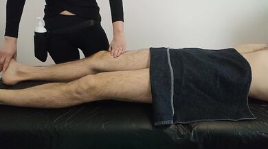 Il mio cliente Speciale mi aspetta NUDO per un massaggio rilassante al corpo - Parte 1