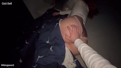 Big Tits Babe viene sorpresa da un hot wake up e la sua bocca finisce piena di sperma
