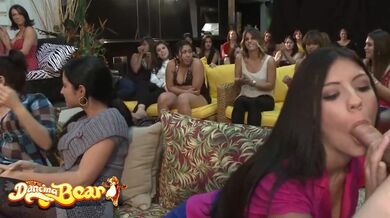 DANCING BEAR - Hot ragazze del club non possono fare a meno di succhiare e scopare la spogliarellista!