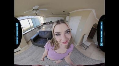 Ti scopi segretamente l'amica Cute della tua sorellastra - Demi Hawks